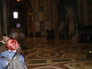 Az egyik látogatók elöl lezárt oldalhajó.